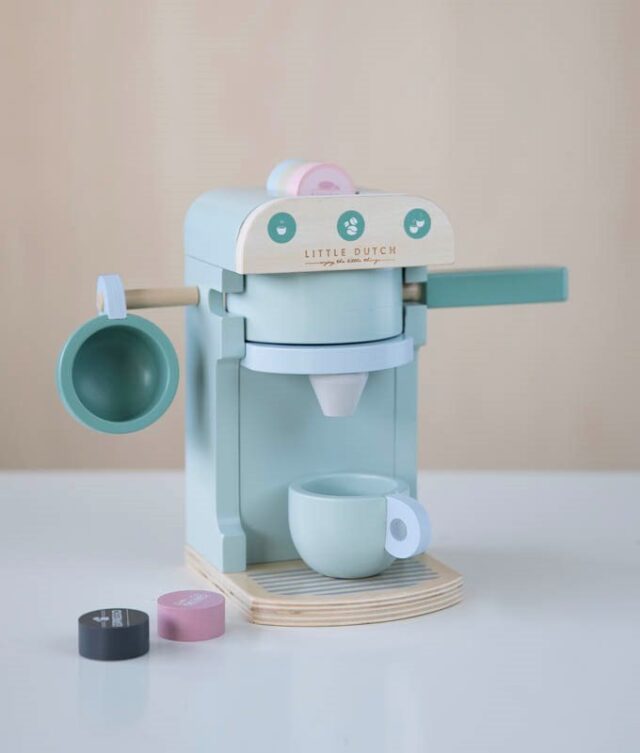 Fifth image for Little Dutch Wooden Espresso Machine - Start your day with a delicious breakfast! With this Little Dutch wooden espresso machine, the daily process of breakfast will become a game! Make coffee with your child and learn the flavours of espresso!