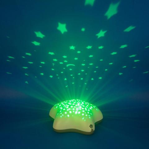 Seconds image for 2291 SP02BAT-TIMOLEO. Timoleo musical star projector (Blue). Charges with AA batteries - Ensure a safe and peaceful sleep for your child with the help of the Pabobo star music projector. A sky full of stars combined with soft music will give your child the sweetest dreams! The musical projector creates a sky full of stars on the ceiling of the room, helping children to fall asleep. In addition to the serene, starry sky it creates, it also plays soft music to help little angels fall asleep easier. It has no wires so it can be conveniently placed anywhere in the room. It uses simple batteries. Enchanting for children, the musical star light is economical and practical for parents as the musical lullaby automatically stops after 15 minutes and the bright starry sky automatically turns off after 45 minutes! Suitable for use from the first day of birth!