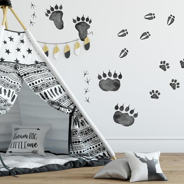 RMK4019 RoomMates. Wall Stickers Footprints - Decorate the room in your own personal, elegant way with the help of RoomMates' quality stickers! RoomMates stickers leave no marks when removed.