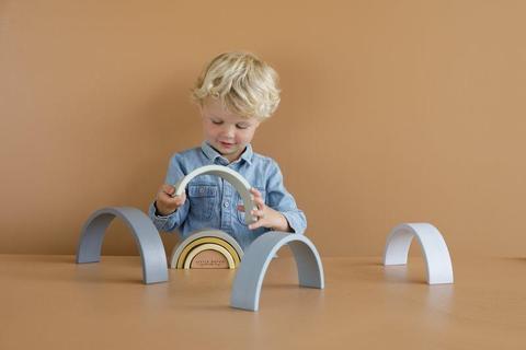 A wooden educational toy that develops children's motor skills, encouraging them to learn, discover and play with imagination and patience.