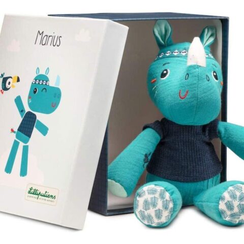 L83247 LILLIPUTIENS- Cuddly plush Marius in gift box - Who is hiding inside this beautiful box? It's Marius, the beautiful rhino! Soft and fluffy, this toy is perfect for little hands. It comes in a quality box, making it a great gift idea!
