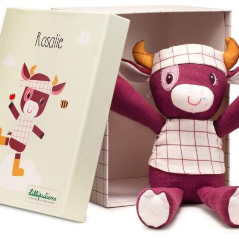 LI83248 LILLIPUTIENS- Cuddly plush Rosalie in a gift box - Who is hiding inside this beautiful box? It's Rosalie, the beautiful little cow! Soft and fluffy, this toy is perfect for little hands. It comes in a quality box, making it a great gift idea!