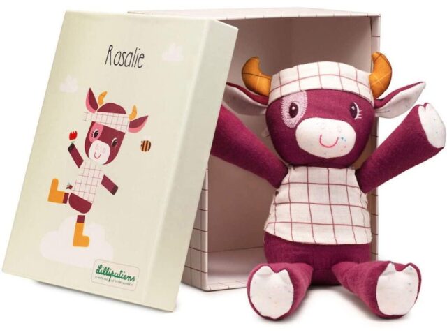 LI83248 LILLIPUTIENS- Cuddly plush Rosalie in a gift box - Who is hiding inside this beautiful box? It's Rosalie, the beautiful little cow! Soft and fluffy, this toy is perfect for little hands. It comes in a quality box, making it a great gift idea!