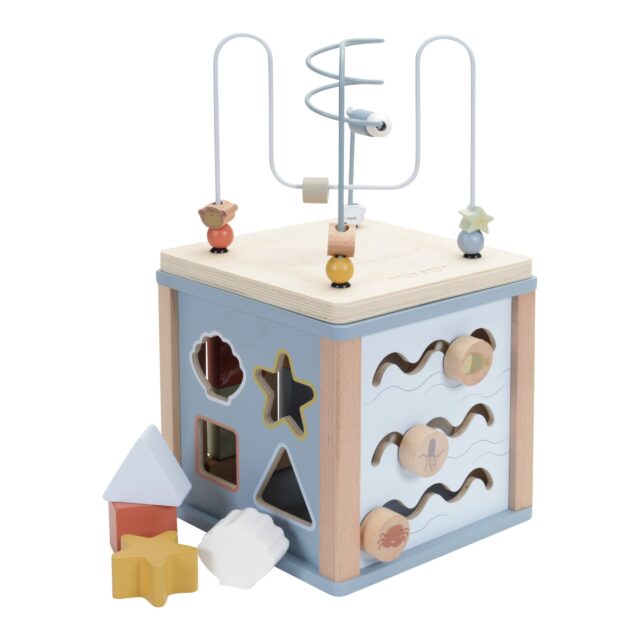 LD7029 LITTLE DUTCH. Wooden Activity Cube Ocean - This wooden activity cube provides plenty of challenges for children. Each side features wonderful marine animals of the Ocean collection and offers a different educational activity, including a shape sorter, turning gears, puzzles and a fun bead spiral on top. With each activity, children develop their fine motor skills and are encouraged to use their creativity. This toy captivates children's curiosity and brings lots of fun.