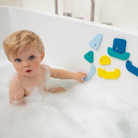 Have fun in the bath by matching the correct parts together and discover our cute litte boats: a submarine, a sailing boat, a catamaran and a cargo boat. Or even funnier, go crazy and invent completely new types of boats!