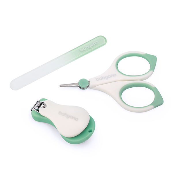 The set includes: scissors, baby nail clippers, fine file, case
