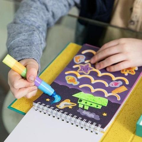 Twist apart Neon silk crayons glide smoothly across the page with vibrant fun colours. Crayons are non-toxic, odour free and water soluble making them easy and safe to use for preschoolers.