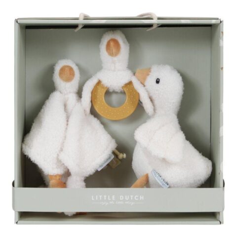 LITTLE DUTCH. Little Goose Gift Box - Meet Little Goose, your baby’s new best friend. A perfect gift for a new born or baby shower. This lovely box includes a selection of our favourite soft items from the Little Goose collection, to snuggle, hug and play. The super soft plush cuddle cloth is wonderful to snuggle with and give comfort during sleepy time. The cuddly Little Goose toy is always in for a hug and will never leave the baby’s sight. To play, this set includes a funny ring rattle that promotes the hand-eye coordination and stimulates baby’s curiosity. But also suitable to chew on when a baby starts teething. All 3 items packed in one beautiful gift box.