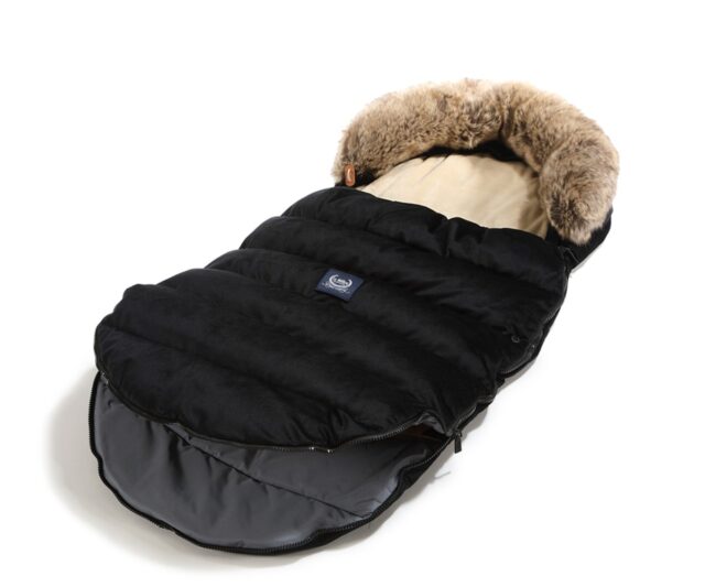 STROLLER BAG UNI VELVET BLACK - The classic and universal Aspen Winterproof Uni sleeping bag. Designed for pushchairs, thanks to its universal size, it fits most of them. Designed to provide maximum comfort for your baby during walks in the cold weather. This item is for parents who are looking for a larger sleeping bag, because they do not need a sleeping bag for the entire period when the baby uses the pushchair.