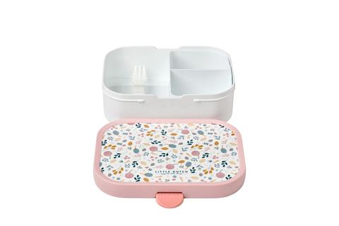 The lunch box can be divided into 3 compartments thanks to the bento box which makes it very easy to keep the food separate and fresh. It even comes with a little fork so you can eat slices of fruits or veggies wherever you go.