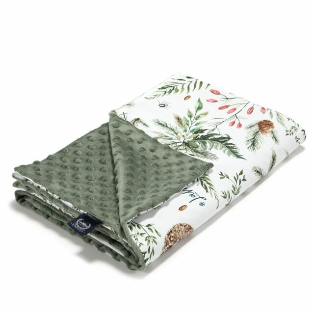 Blanket in green on one side and white with green elements, birds and pine cones!