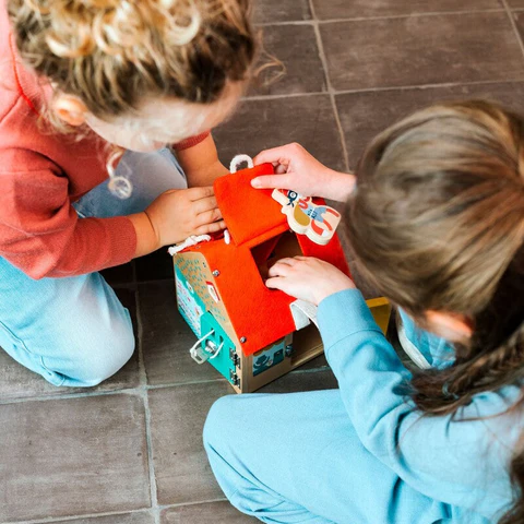 βρείτε τον κλέφτη μες στο σπιτάκι το ξύλινο