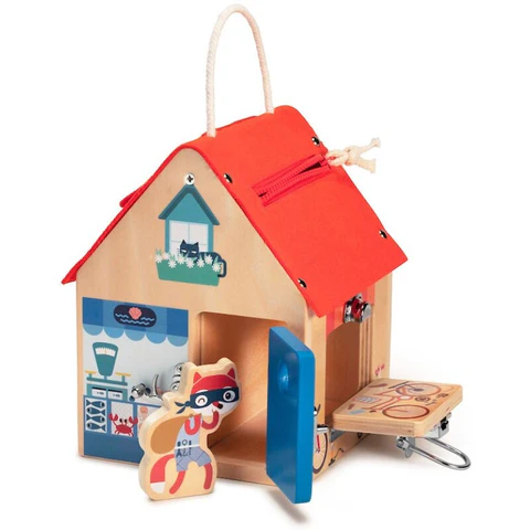 ξύλινο σπιτάκι με κλειδαριές